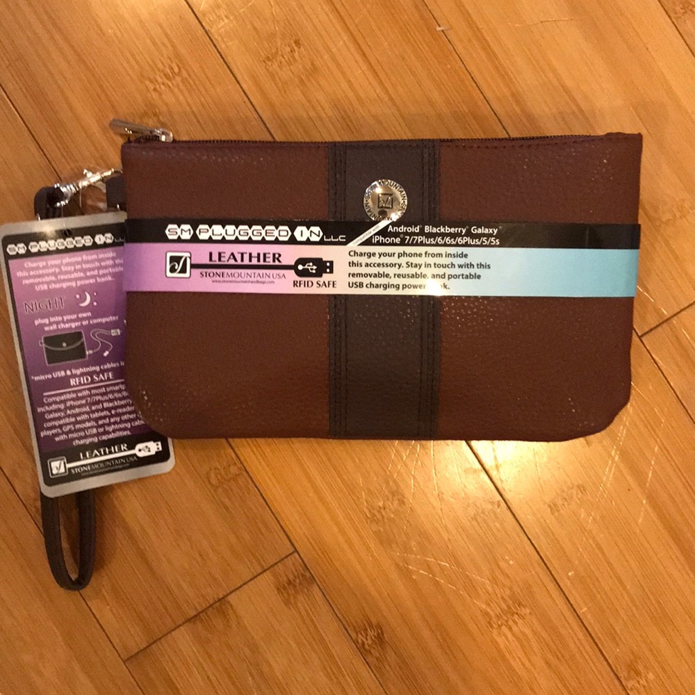 Stone Mountain RFID Safe Charging Wristlet